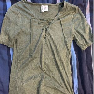h&m olive green t-shirt with ties in front